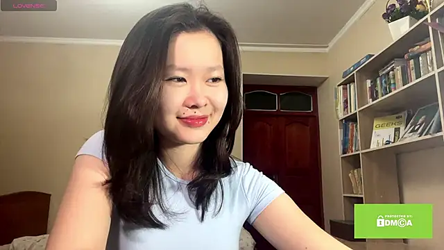 Snapshot of HuldaKye chatting on 03.03.26 HuldaKye online show from 03.03.26