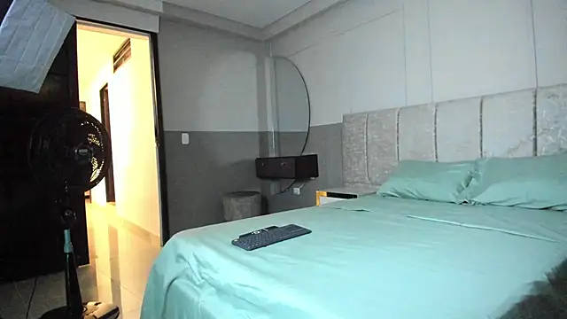 Snapshot of angel_pervert14 chatting on 11.11.25 angel pervert14 online show from 11.11.25