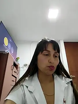 Snapshot of IsabellaaSwann chatting on 11.21.25 IsabellaaSwann online show from 11.21.25