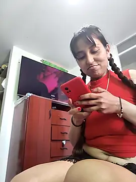 Snapshot of IsabellaaSwann chatting on 11.21.25 IsabellaaSwann online show from 11.21.25