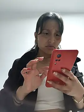 Snapshot of IsabellaaSwann chatting on 11.27.25 IsabellaaSwann online show from 11.27.25