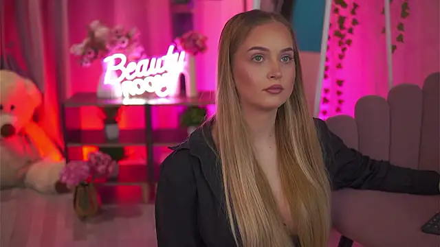 Snapshot of ElyssawetXX chatting on 02.23.26 ElyssawetXX online show from 02.23.26