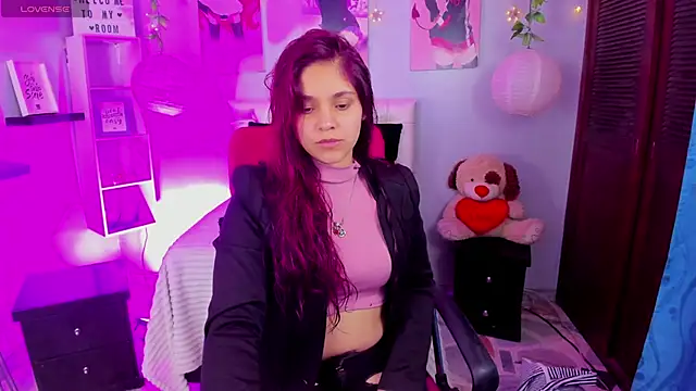 Snapshot of antonella_emma chatting on 11.28.25 antonella emma online show from 11.28.25