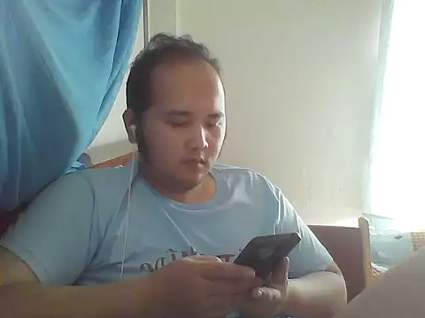 Snapshot of linhlinhthan chatting on 11.27.25 linhlinhthan online show from 11.27.25