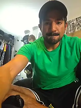 Snapshot of piggylatino chatting on 03.11.26 piggylatino online show from 03.11.26