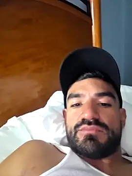 Snapshot of piggylatino chatting on 04.01.26 piggylatino online show from 04.01.26