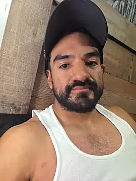 Snapshot of piggylatino chatting on 04.15.26 piggylatino online show from 04.15.26