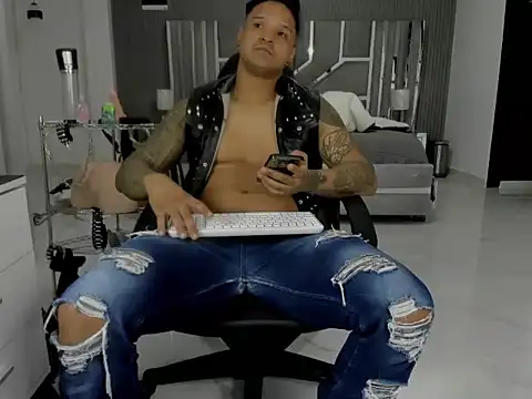 Snapshot of master_leather chatting on 07.13.26 master leather online show from 07.13.26