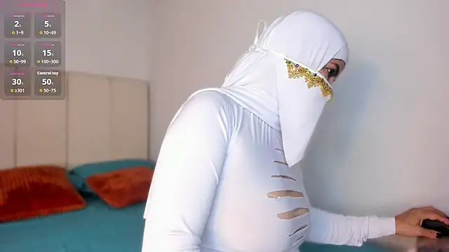 Snapshot of Hannaa_Dolly chatting on 11.13.25 Hannaa Dolly online show from 11.13.25