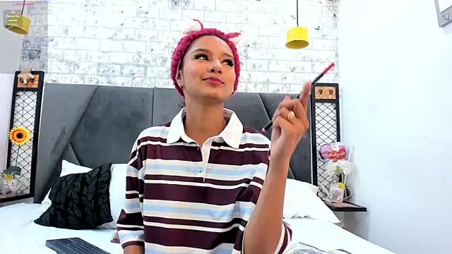 Snapshot of Maray_Lous chatting on 12.05.25 Maray Lous online show from 12.05.25