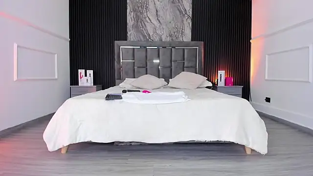 Laureenwells online show from 04.08.26