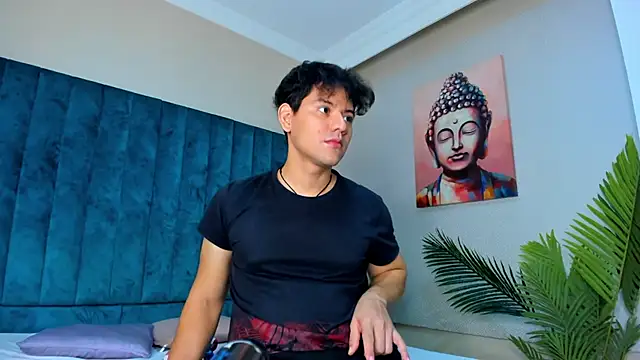 Snapshot of DhannLee chatting on 11.24.25 DhannLee online show from 11.24.25