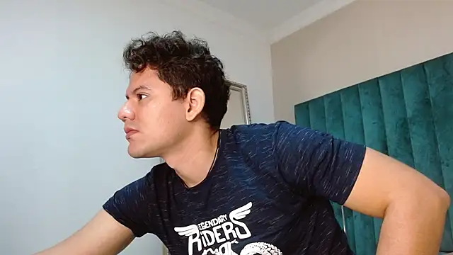 Snapshot of DhannLee chatting on 11.27.25 DhannLee online show from 11.27.25