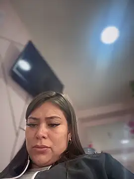 Snapshot of XIIMENA7 chatting on 11.24.25 XIIMENA7 online show from 11.24.25