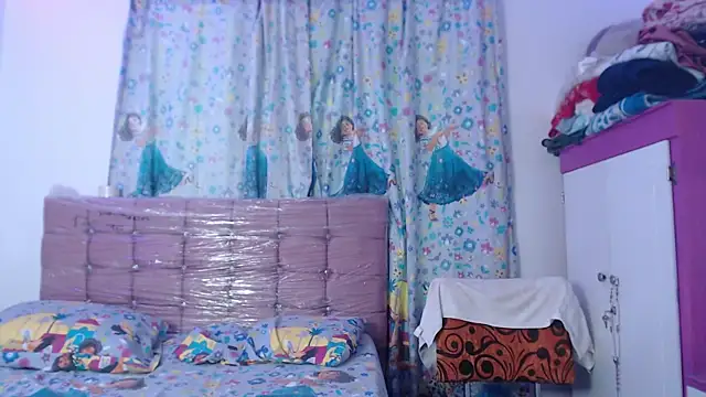 AishaOwens online show from 12.17.25