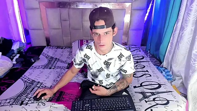 Snapshot of Sexybigjefffx chatting on 11.21.25 Sexybigjefffx online show from 11.21.25