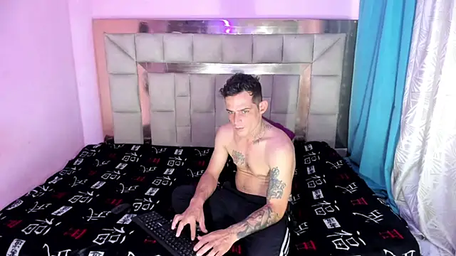 Snapshot of Sexybigjefffx chatting on 12.04.25 Sexybigjefffx online show from 12.04.25