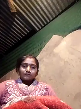 Snapshot of yanuw chatting on 11.27.25 yanuw online show from 11.27.25