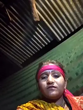 Snapshot of yanuw chatting on 11.28.25 yanuw online show from 11.28.25