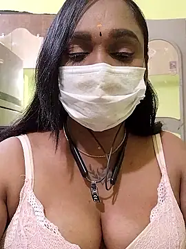 Snapshot of Dharshini98 chatting on 01.17.26 Dharshini98 online show from 01.17.26