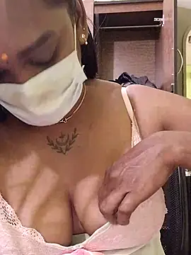 Snapshot of Dharshini98 chatting on 01.18.26 Dharshini98 online show from 01.18.26