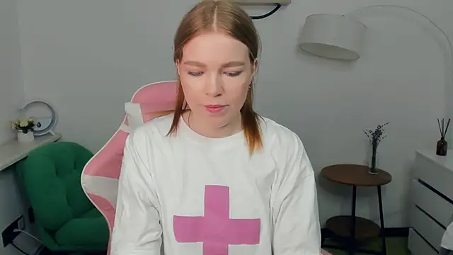 Snapshot of LavetaShiroma chatting on 12.05.25 LavetaShiroma online show from 12.05.25