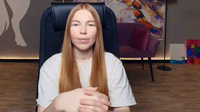 Snapshot of LavetaShiroma chatting on 12.13.25 LavetaShiroma online show from 12.13.25