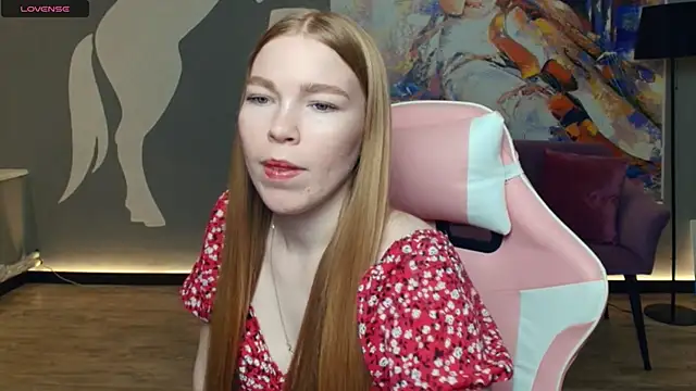 Snapshot of LavetaShiroma chatting on 12.19.25 LavetaShiroma online show from 12.19.25