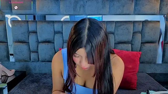 IssaJones  online show from 02.17.26