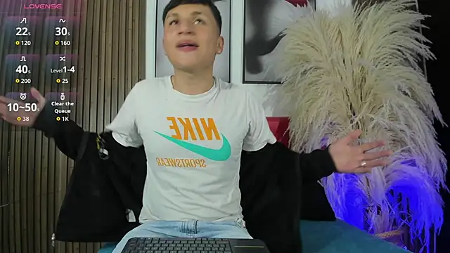 Snapshot of Sweet_Smiith chatting on 11.19.25 Sweet Smiith online show from 11.19.25