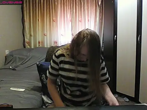 Snapshot of JenniDeep chatting on 04.18.26 JenniDeep online show from 04.18.26