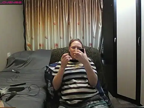 Snapshot of JenniDeep chatting on 04.20.26 JenniDeep online show from 04.20.26