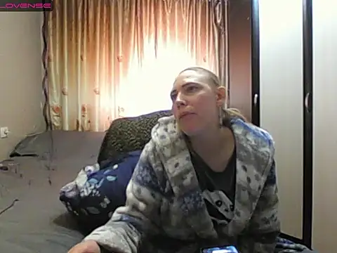Snapshot of JenniDeep chatting on 04.29.26 JenniDeep online show from 04.29.26