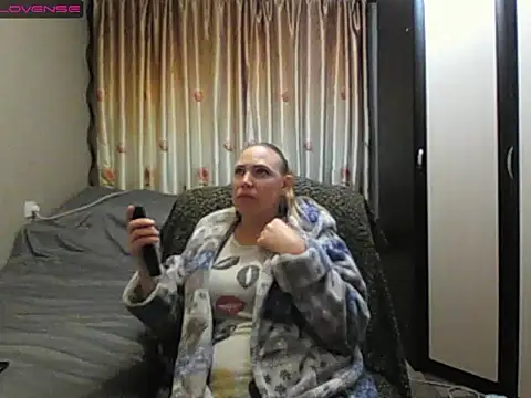 Snapshot of JenniDeep chatting on 05.14.26 JenniDeep online show from 05.14.26