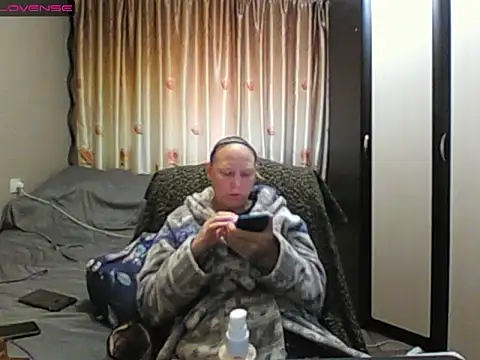 Snapshot of JenniDeep chatting on 05.21.26 JenniDeep online show from 05.21.26