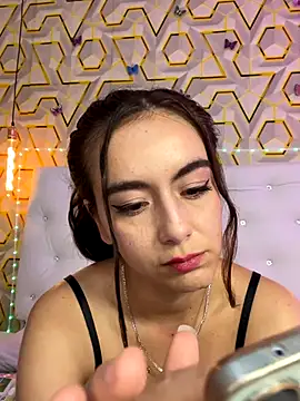 Snapshot of MelanyyJhonson15 chatting on 12.21.25 MelanyyJhonson15 online show from 12.21.25