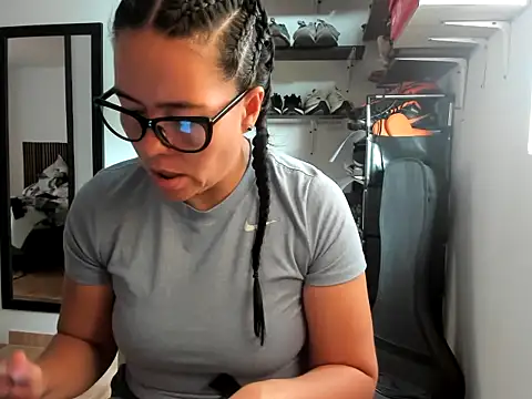 caroline 47 online show from 04.13.26