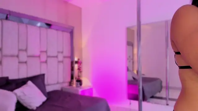 SnakeMuse online show from 12.04.25