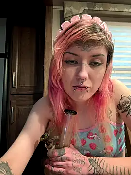 needlefaceUwU online show from 11.13.25