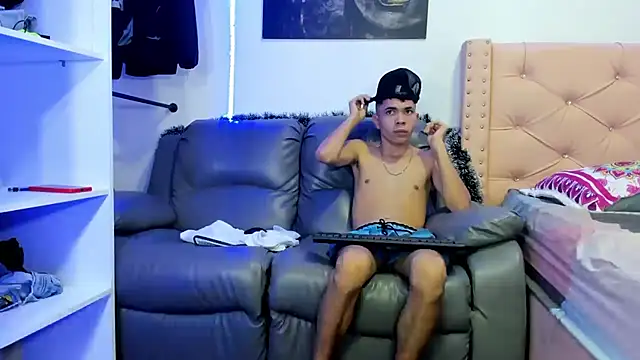 Snapshot of alejoSteele chatting on 11.23.25 alejoSteele online show from 11.23.25