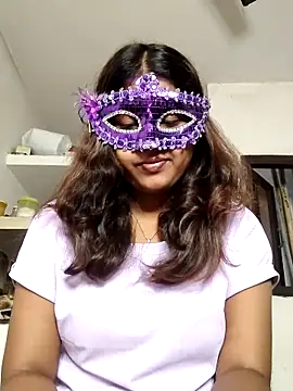 Snapshot of TINA9900 chatting on 11.19.25 TINA9900 online show from 11.19.25