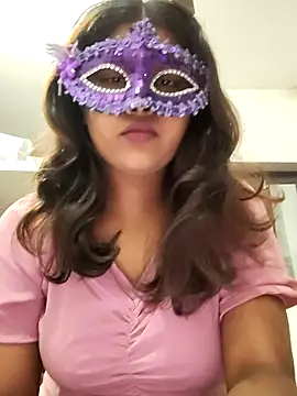 Snapshot of TINA9900 chatting on 11.20.25 TINA9900 online show from 11.20.25