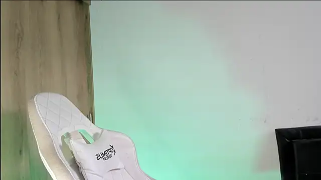 nicolvibes 212 online show from 12.20.25