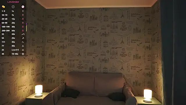 Snapshot of AmelieSeductress chatting on 11.17.25 AmelieSeductress online show from 11.17.25