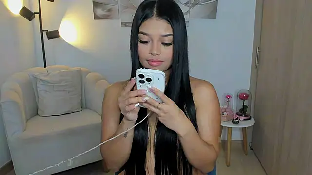 Snapshot of haileyflorez_ chatting on 05.02.26 haileyflorez online show from 05.02.26