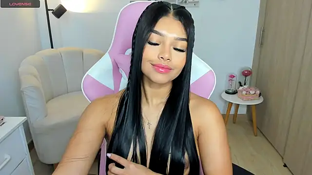 haileyflorez  online show from 06.12.26
