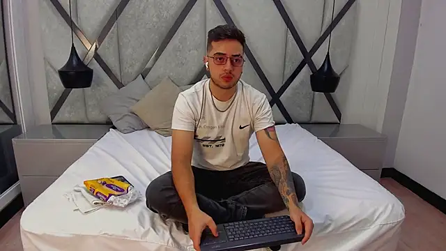 Ethan Greys online show from 01.14.26