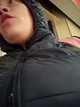 Snapshot of Rouse_hot_ chatting on 11.21.25 Rouse hot online show from 11.21.25