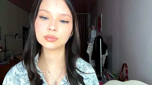 EmmaJonse online show from 11.17.25