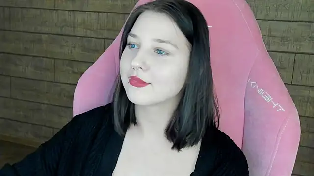 Snapshot of TinnaBurton chatting on 01.13.26 TinnaBurton online show from 01.13.26